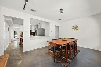 8415 Bowling Green Dr in Austin, TX - Building Photo - Building Photo