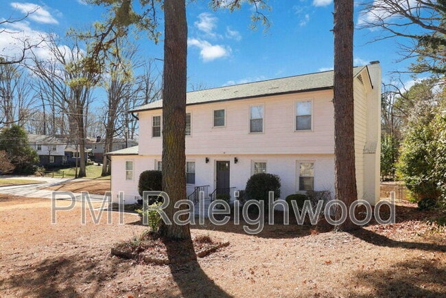 322 E Millbrook Rd in Raleigh, NC - Building Photo - Building Photo