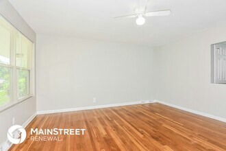 9827 Portage Dr in St. Louis, MO - Foto de edificio - Building Photo