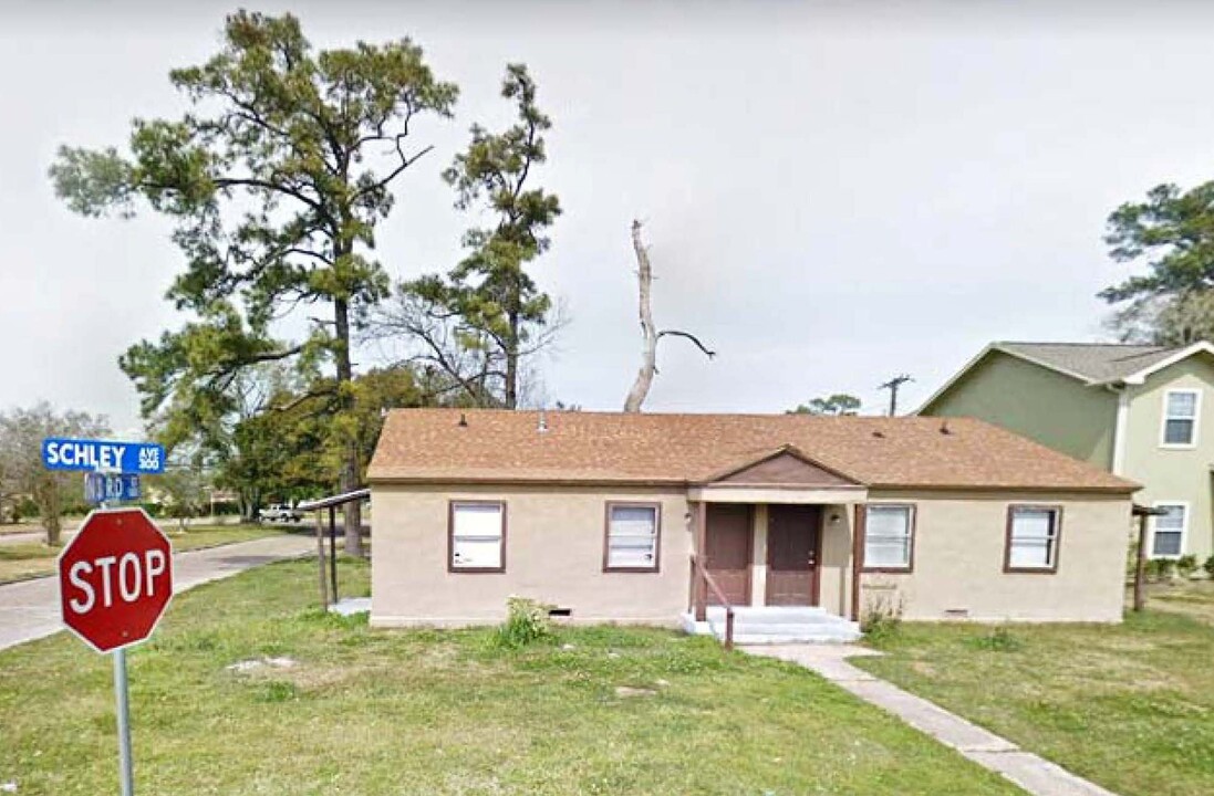 318 Schley Ave in Orange, TX - Building Photo