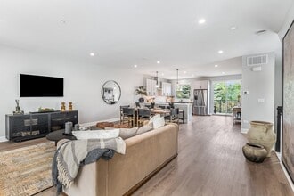 The Henry at Harms Woods in Skokie, IL - Foto de edificio - Building Photo