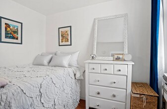 6 Patchin Pl, Unit 4R in New York, NY - Building Photo - Building Photo