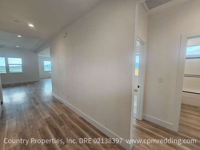 1412 White Water Cir in Redding, CA - Building Photo - Building Photo