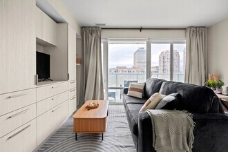 501 Yonge St, Unit SI ID1345963P in Toronto, ON - Building Photo - Building Photo