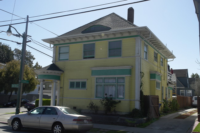 1042 Santa Clara Ave in Alameda, CA - Building Photo - Building Photo