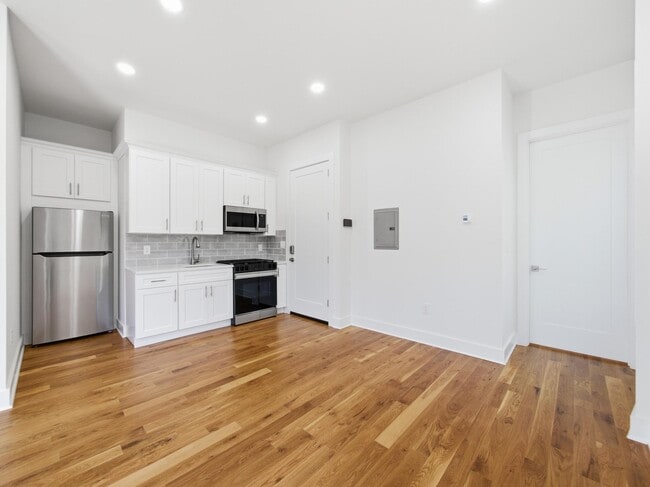 858 West Side Ave in Jersey City, NJ - Building Photo - Building Photo