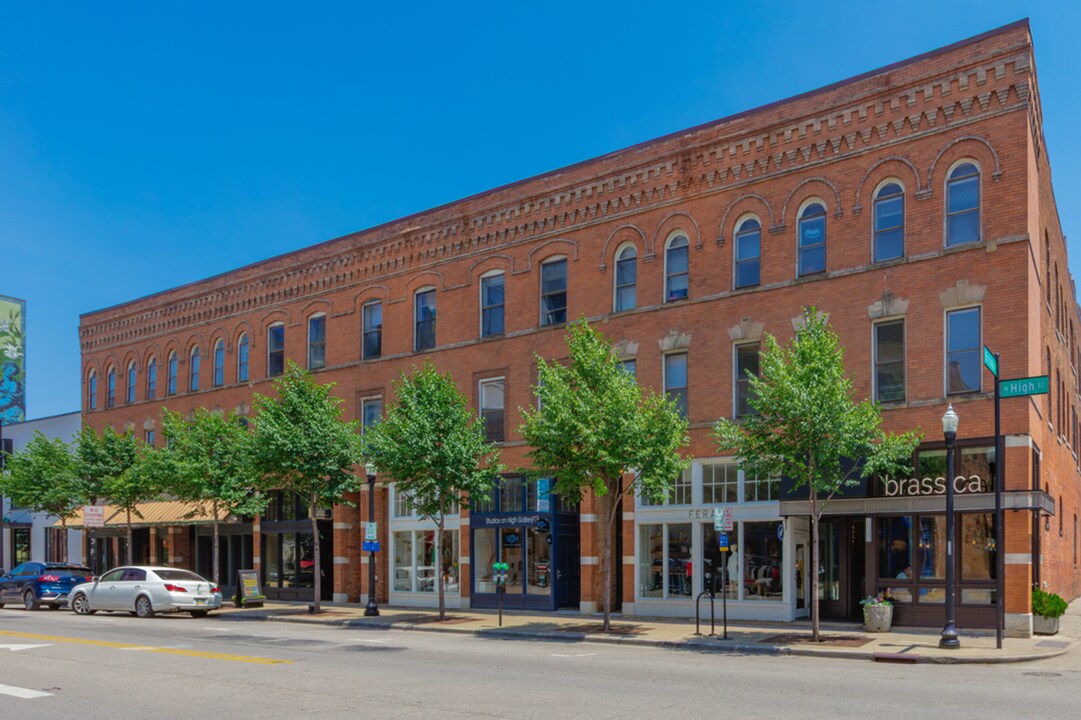 692 N High St in Columbus, OH - Foto de edificio
