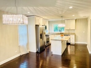 2930 Dundee Rd in Northbrook, IL - Building Photo - Building Photo