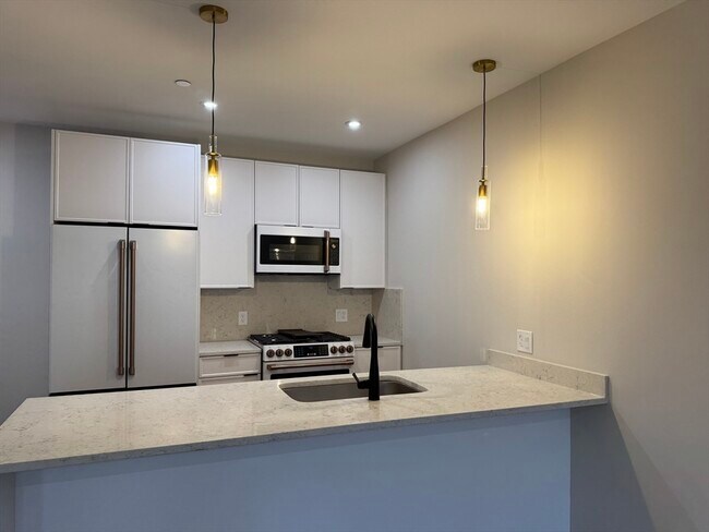 100 Lincoln St in Boston, MA - Building Photo - Building Photo