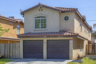 Grand View Duplexes in Bakersfield, CA - Foto de edificio - Building Photo