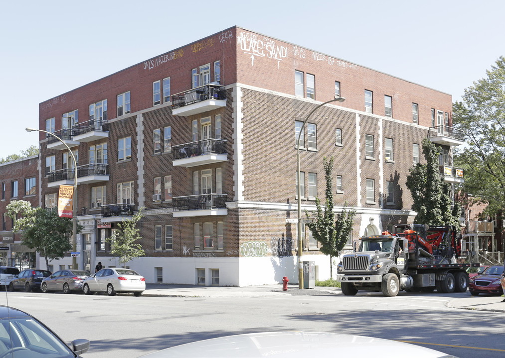 5166 Sherbrooke O in Montréal, QC - Building Photo