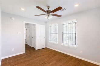 8518 Forest Point Dr in Humble, TX - Foto de edificio - Building Photo