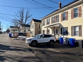 44 S River St in Enfield, CT - Building Photo