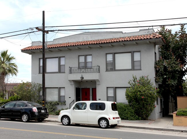 1616-1622 E 4th St in Long Beach, CA - Foto de edificio - Building Photo