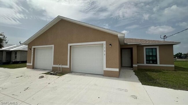 1109 Gleason Pkwy in Cape Coral, FL - Building Photo - Building Photo