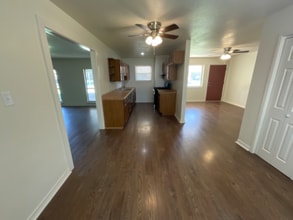 1007 W Louisa Ave in Iowa Park, TX - Building Photo - Building Photo