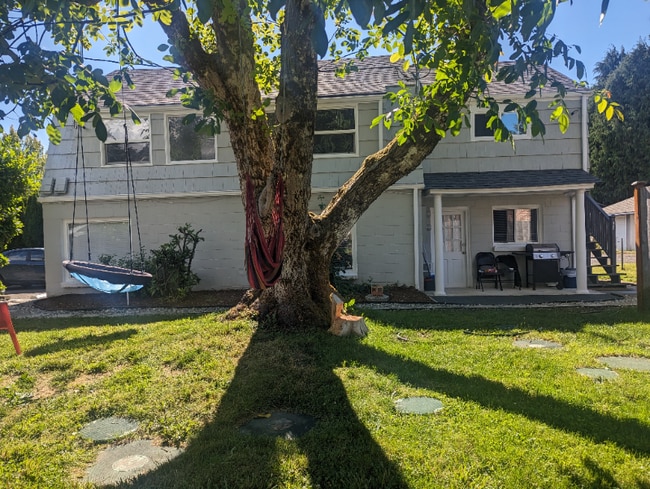 2010 Dickinson Ave NW