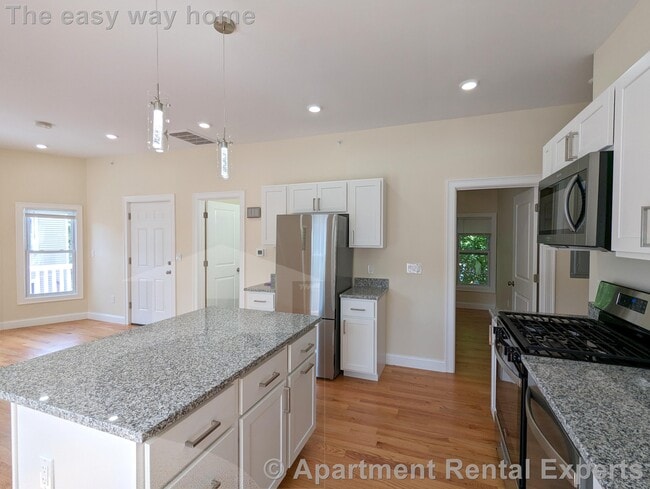 2 Sacramento Pl, Unit 3