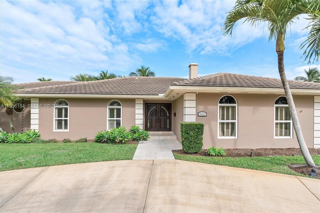 7421 SW 145th Terrace in Palmetto Bay, FL - Building Photo