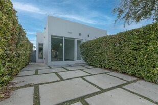 3660 SW 24th Ter in Miami, FL - Building Photo