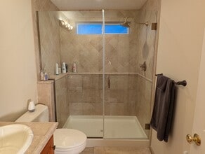 1317 NW Mayfield Rd, Unit Luxury Lower-Level Suite in Portland, OR - Building Photo - Building Photo