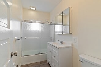 64 Grant St, Unit 3 in Somerville, MA - Foto de edificio - Building Photo