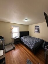 136 W Squantum St, Unit 1 in Quincy, MA - Building Photo - Building Photo
