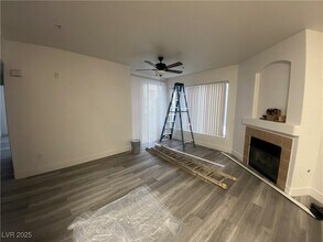 7123 S Durango Dr in Las Vegas, NV - Building Photo - Building Photo