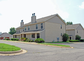 308 Fairway Cir Apartments