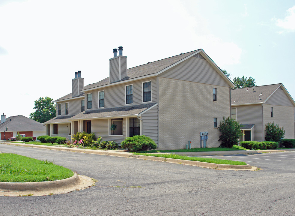 308 Fairway Cir in Springdale, AR - Building Photo