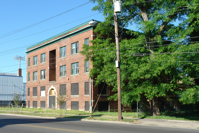 2520 S Salina St in Syracuse, NY - Foto de edificio - Building Photo