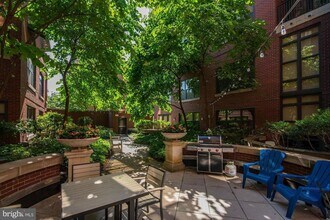 1390 Kenyon Street NW, Unit 201 in Washington, DC - Foto de edificio - Building Photo