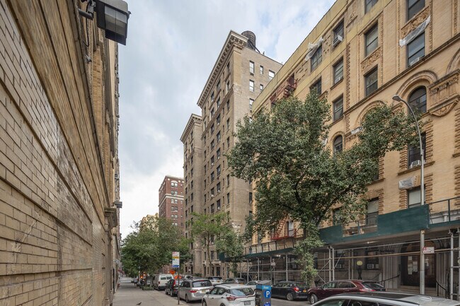 490 West End Ave in New York, NY - Building Photo - Building Photo