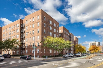 The Romney in Forest Hills, NY - Foto de edificio - Building Photo
