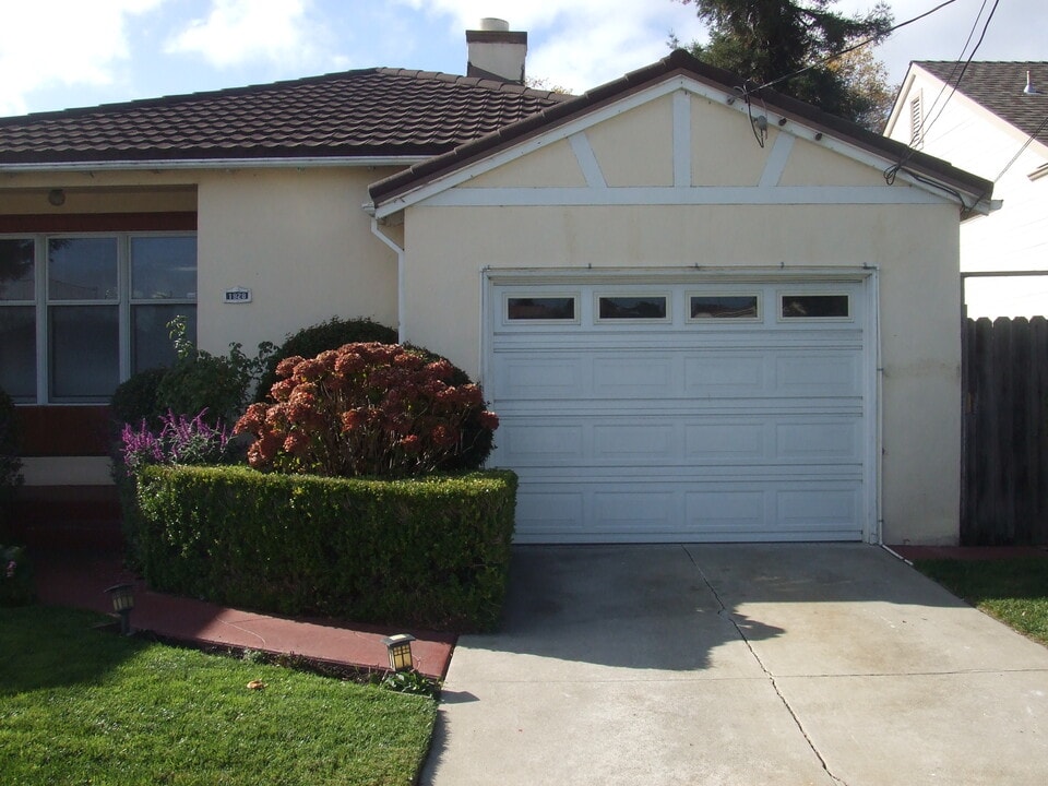1928 Palm Ave in San Mateo, CA - Foto de edificio