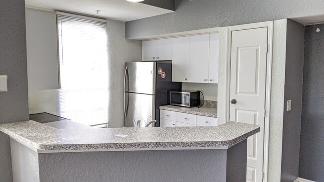 6392 Raleigh St in Orlando, FL - Building Photo - Building Photo