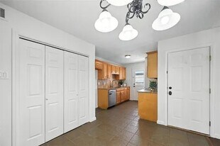 2733 E Wentwood Dr in Carrollton, TX - Building Photo