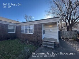 904 E Rose Dr in Midwest City, OK - Building Photo