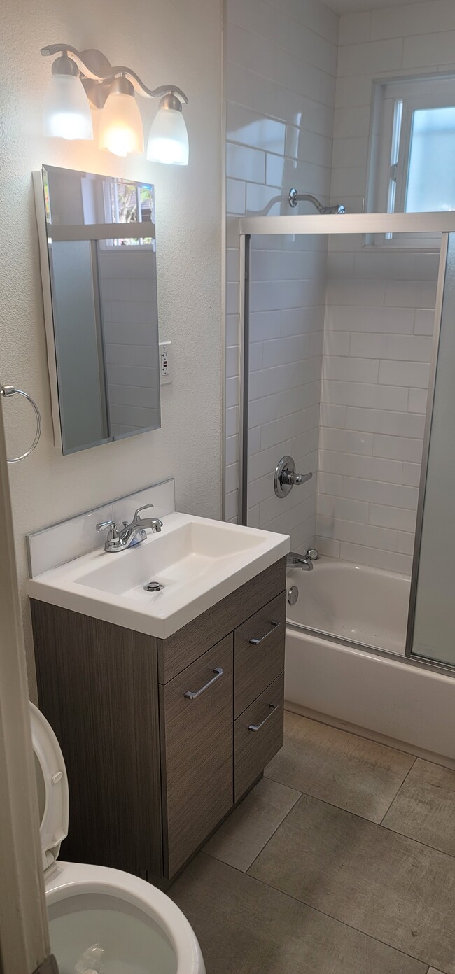 808 E La Palma Dr, Unit 2 in Inglewood, CA - Building Photo - Building Photo