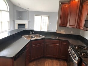 1270 Joshua Way in Medina, OH - Foto de edificio - Building Photo
