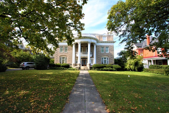 505 S Queen St in Martinsburg, WV - Building Photo - Building Photo