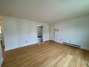 27 Minott St in South Portland, ME - Building Photo - Building Photo