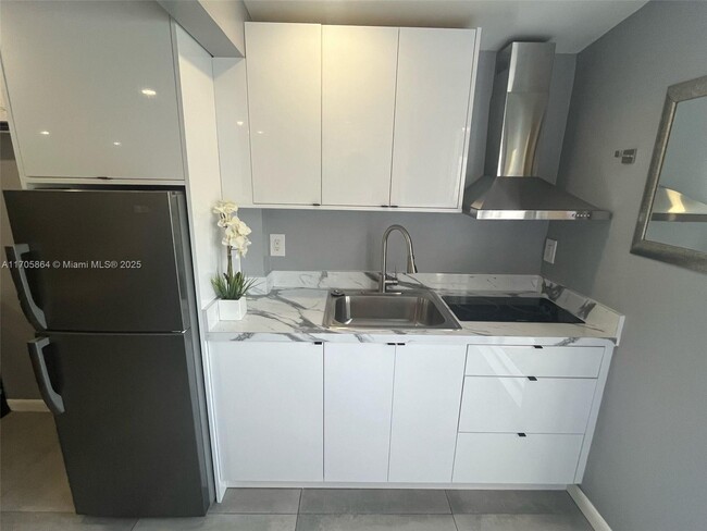 2242 Polk St in Hollywood, FL - Building Photo - Building Photo