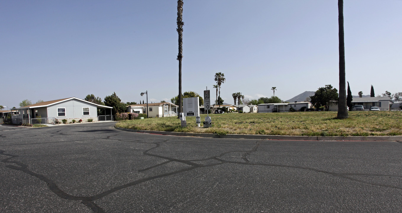 17225 Valley Blvd in Fontana, CA - Building Photo