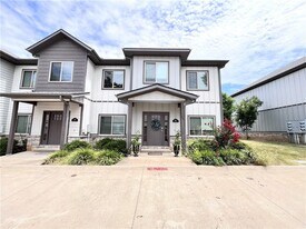 418 NW Retreat Ln in Bentonville, AR - Building Photo