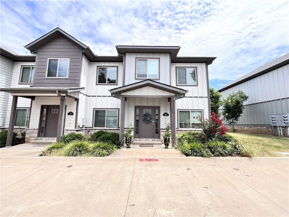 418 NW Retreat Ln in Bentonville, AR - Building Photo