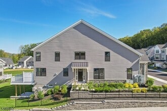 2 Lawrence Ln in Denville, NJ - Building Photo - Building Photo