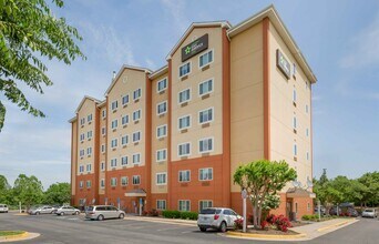 Furnished Studio-Washington, D.C. - Centre in Centreville, VA - Building Photo - Building Photo