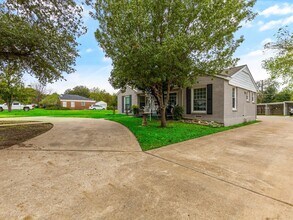 3508 W Biddison St, Unit A in Fort Worth, TX - Foto de edificio - Building Photo