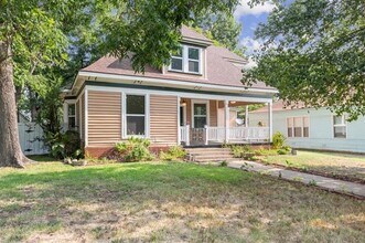 1123 W Gandy St in Denison, TX - Building Photo - Building Photo